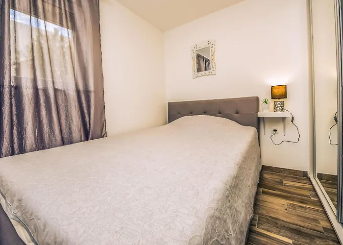 Petra-2 By Interhome アパート ビオグラード・ナ・モル