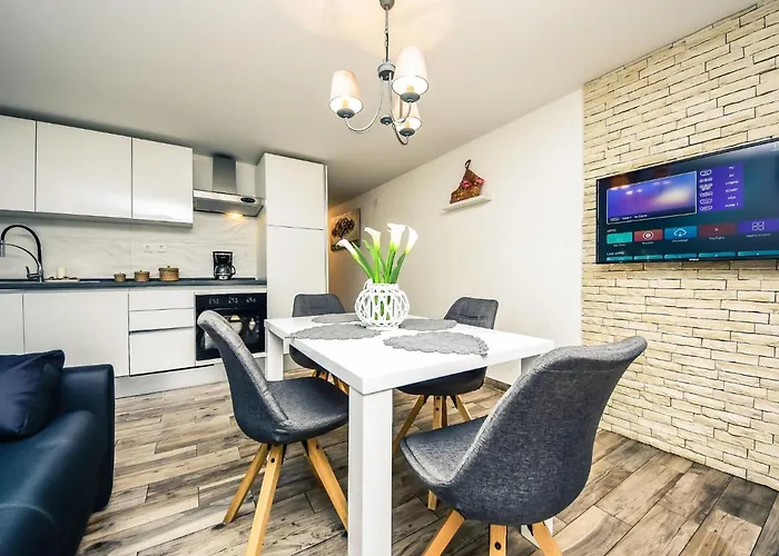 Petra-2 By Interhome * ビオグラード・ナ・モル