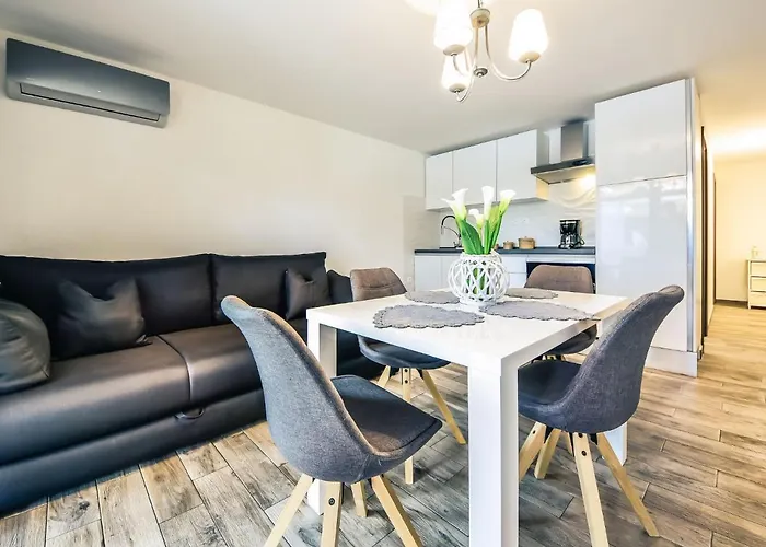 Petra-2 By Interhome *