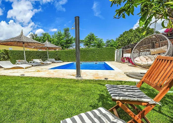 Petra-2 By Interhome * ビオグラード・ナ・モル