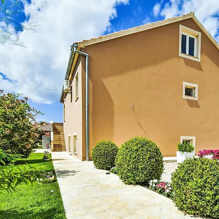 Appartamento Petra-2 By Interhome